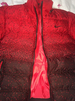 Nike Mont