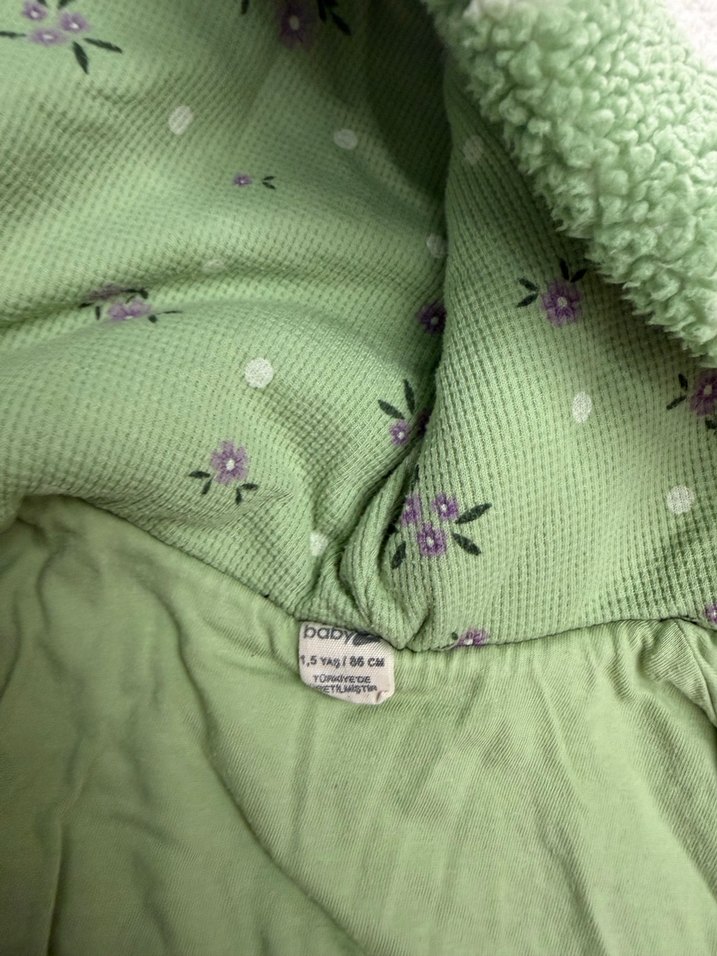 Düğmeli Yeşil Puantiyeli Bebek Tulumu - Görsel 2