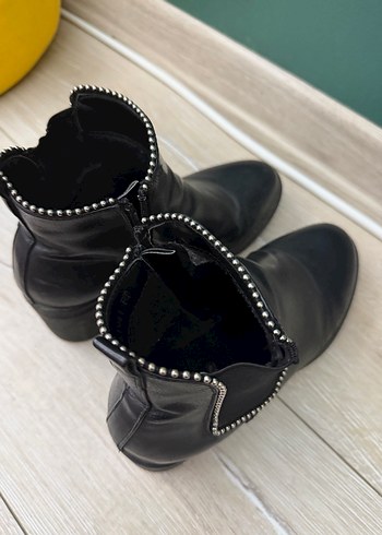 Parlak Siyah Deri Kadın Botu - Görsel 3