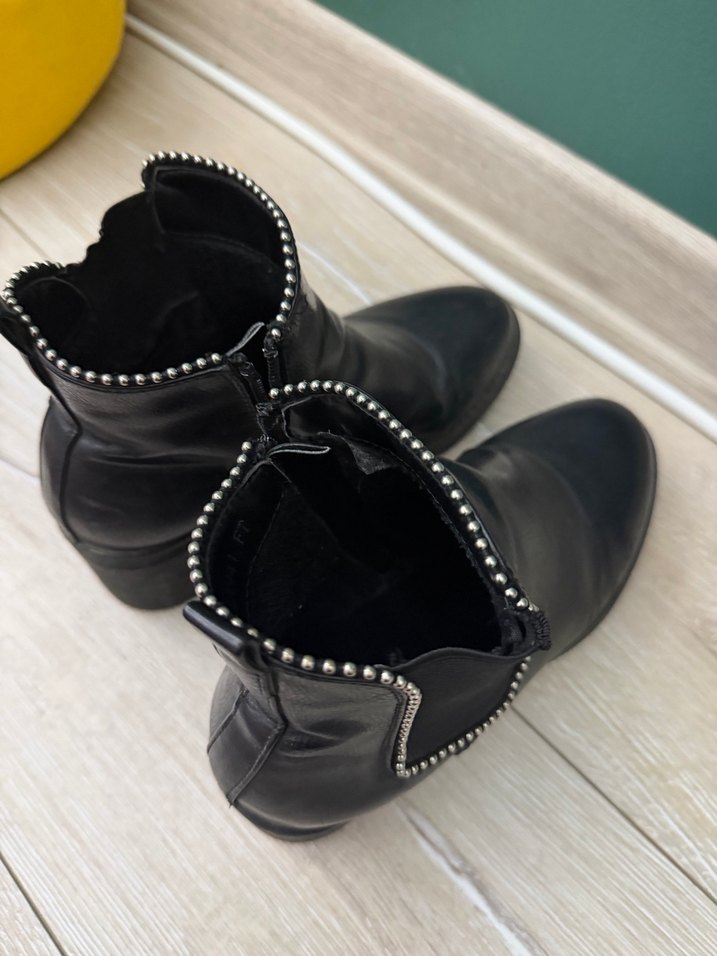 Parlak Siyah Deri Kadın Botu - Görsel 3