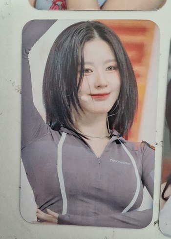 Beden Renk Idle miyeon lomo card (fiyat teklife göre belirlenecektir)