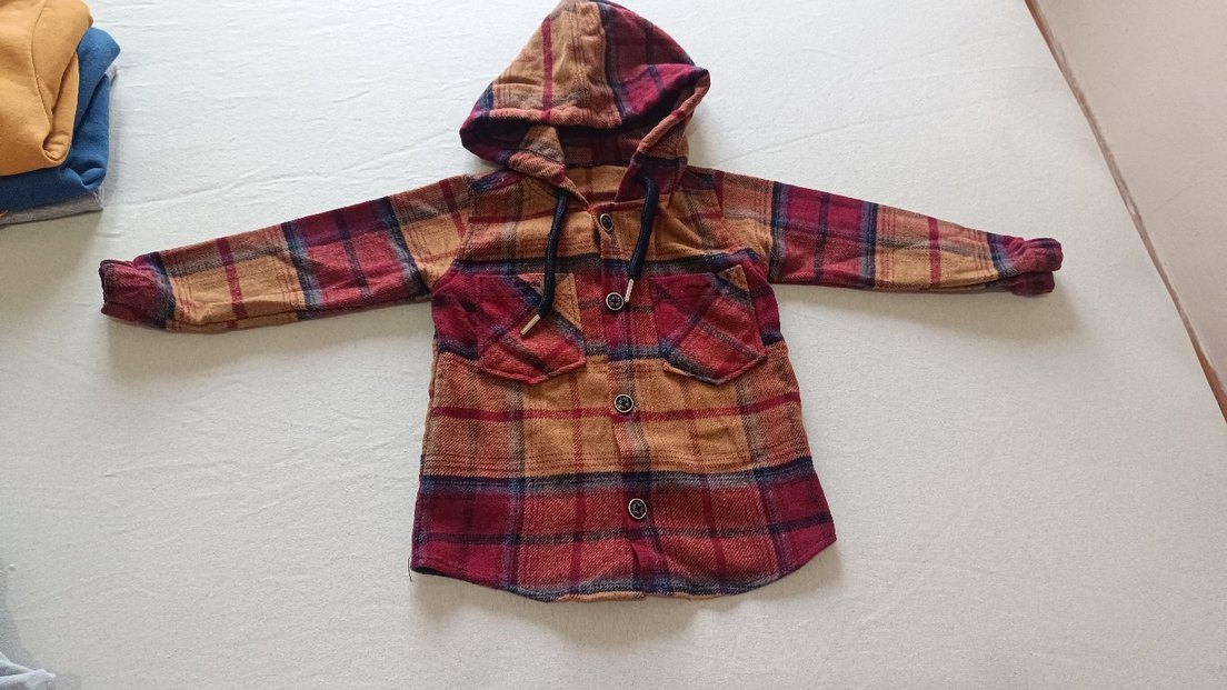 Kapüşonlu Düğmeli Erkek Çocuk Gömlek - Görsel 3