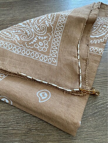 Diğer Boncuk el işlemeli bandana fular