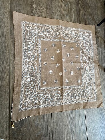  Beden Boncuk el işlemeli bandana fular