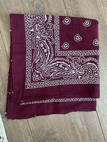  Beden Boncuklu el işlemeli bandana fular