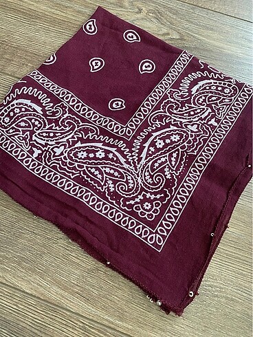  Beden bordo Renk Boncuklu el işlemeli bandana fular