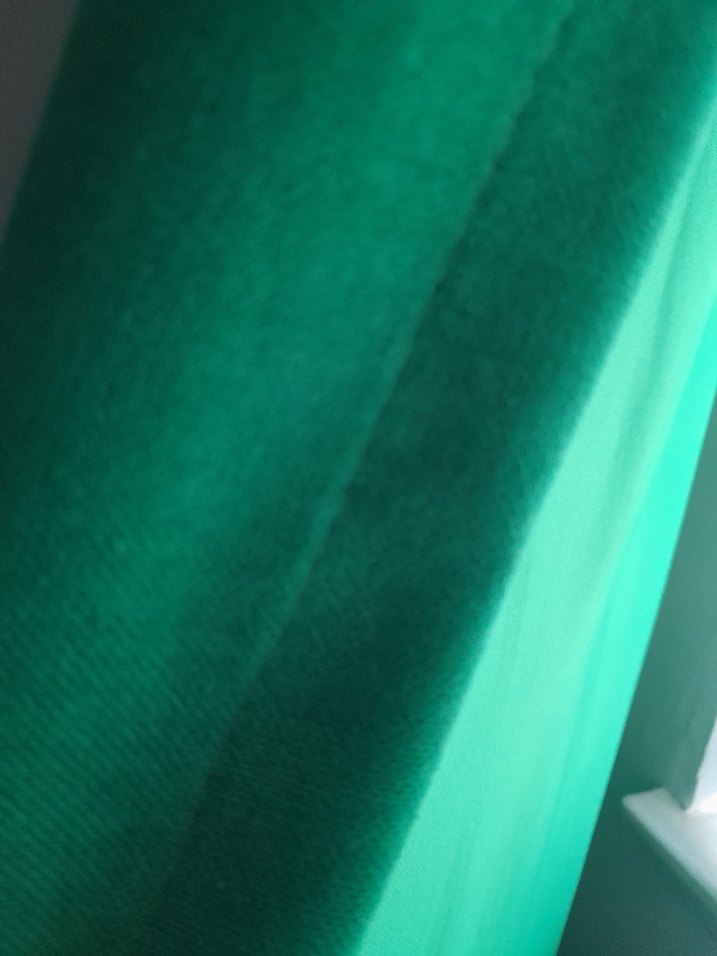 Yeşil İşlemeli Parlak Fon Perde - Görsel 3