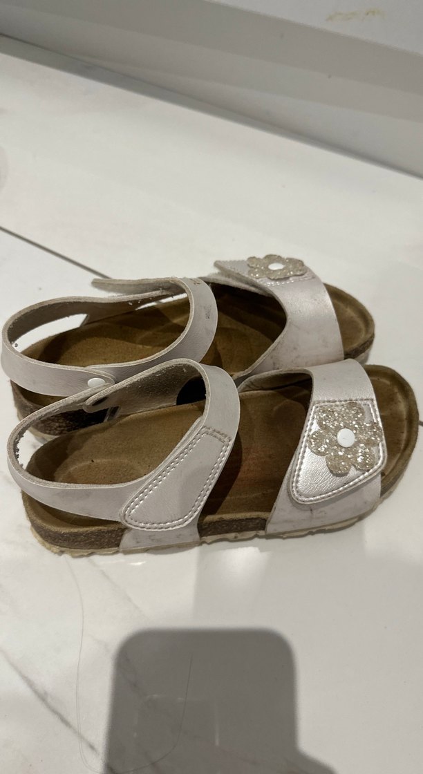 Beyaz Kız Sandaletleri - Görsel 2