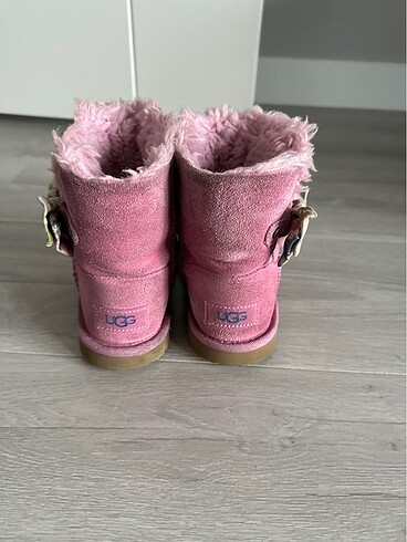Ugg Ugg kız çocuk bot