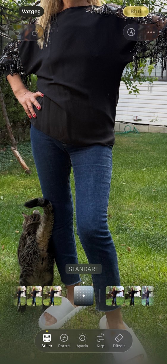 Siyah, Pullu Dantel Detaylı Kadın Bluz - Görsel 3