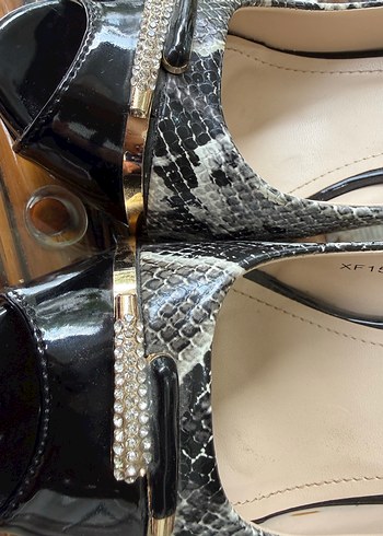 Yılan Desenli Siyah Yüksek Topuklu Kadın Ayakkabı - Görsel 6