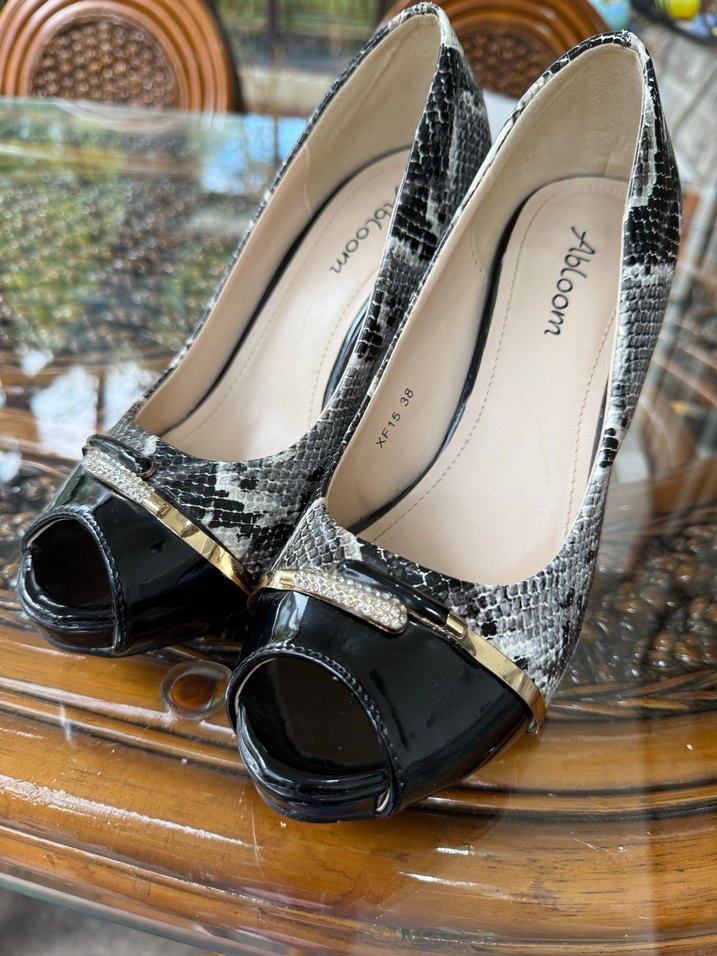 Yılan Desenli Siyah Yüksek Topuklu Kadın Ayakkabı - Görsel 5