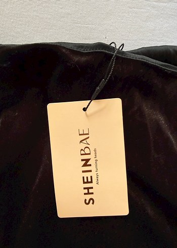 Siyah Yanlardan Drapeli Uzun Kadife Elbise - Görsel 5