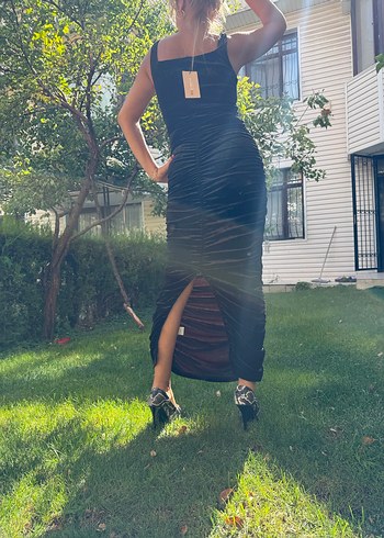 Siyah Yanlardan Drapeli Uzun Kadife Elbise - Görsel 3