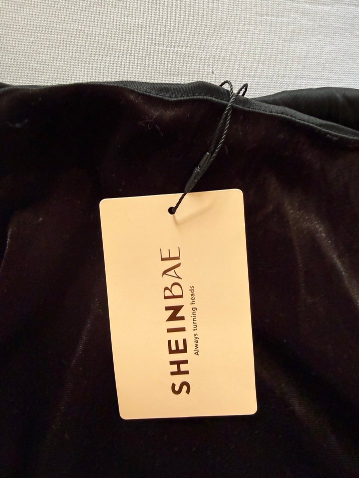 Siyah Yanlardan Drapeli Uzun Kadife Elbise - Görsel 5