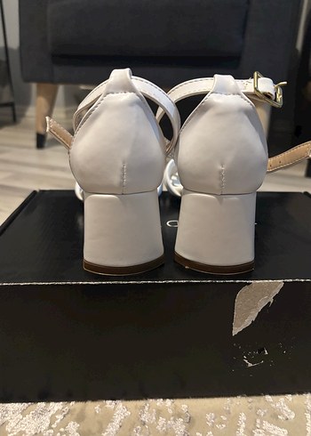 Zara Beyaz Örgülü Topuklu Kadın Sandalet
