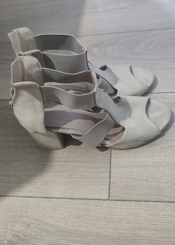 Bej Süet Kadın Dolgu Topuklu Sandalet - Görsel 2