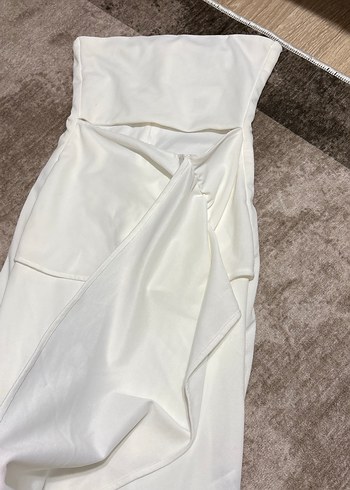 Beyaz Drapeli Straplez Uzun Elbise - Görsel 2