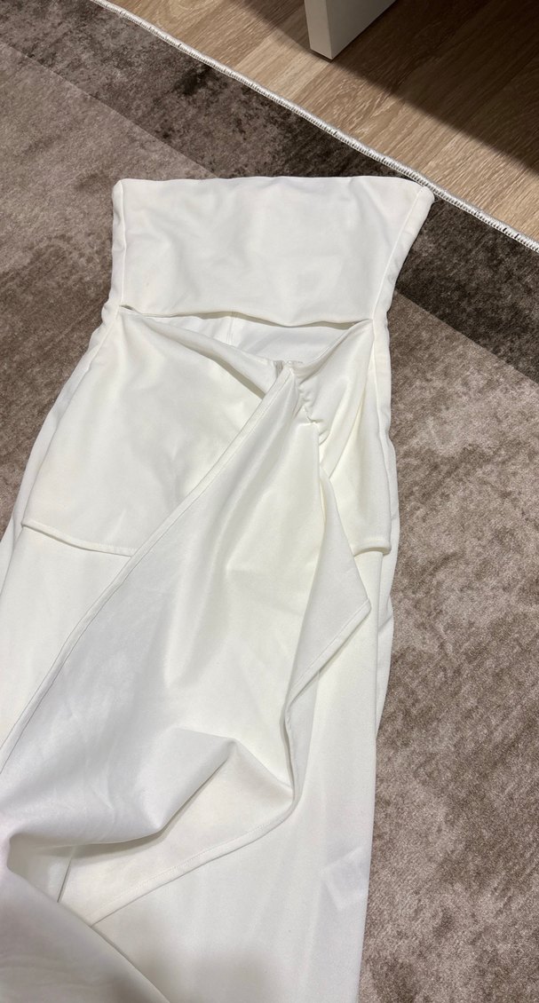 Beyaz Drapeli Straplez Uzun Elbise - Görsel 2