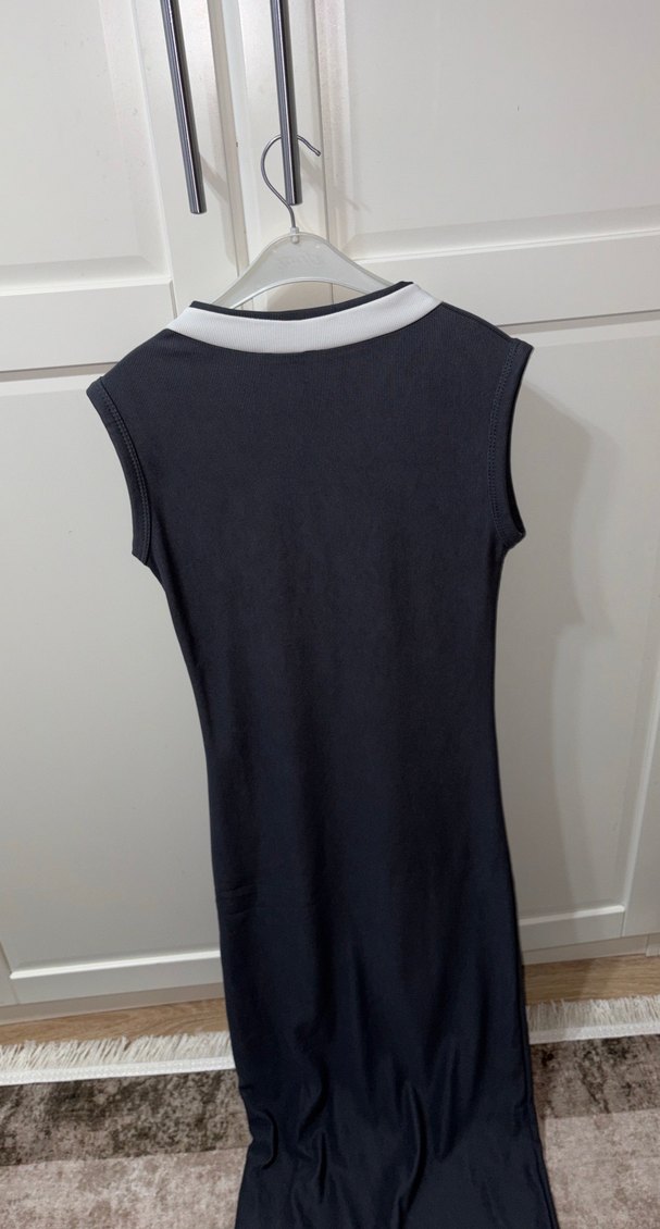 Siyah V Yakalı Uzun Spor Elbise - Görsel 3