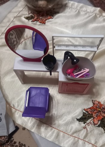 Barbie Makyaj Masası ve Lavabo Seti - Görsel 2