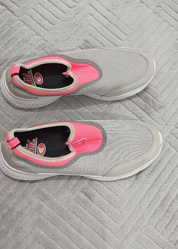 Gri-Pembe Kadın Spor Ayakkabı