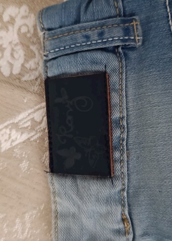 Nakışlı Gri Denim Düğmeli Kız Şortu - Görsel 6