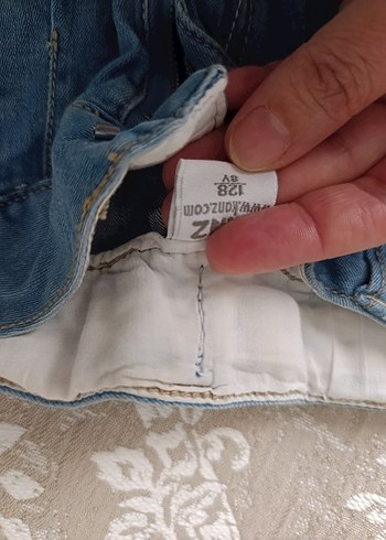 Nakışlı Gri Denim Düğmeli Kız Şortu - Görsel 3