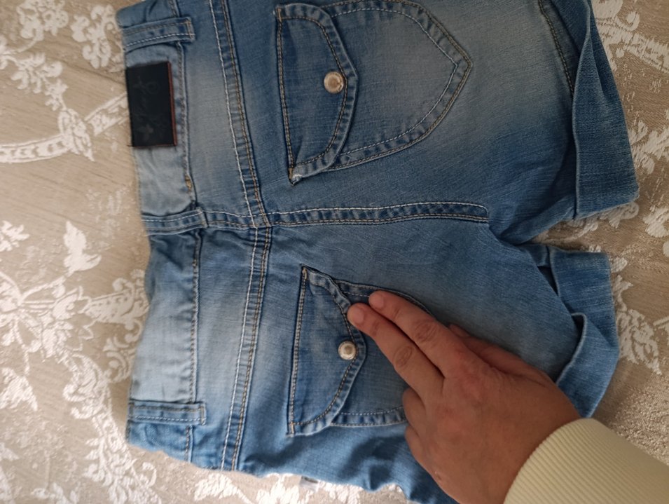 Nakışlı Gri Denim Düğmeli Kız Şortu - Görsel 5