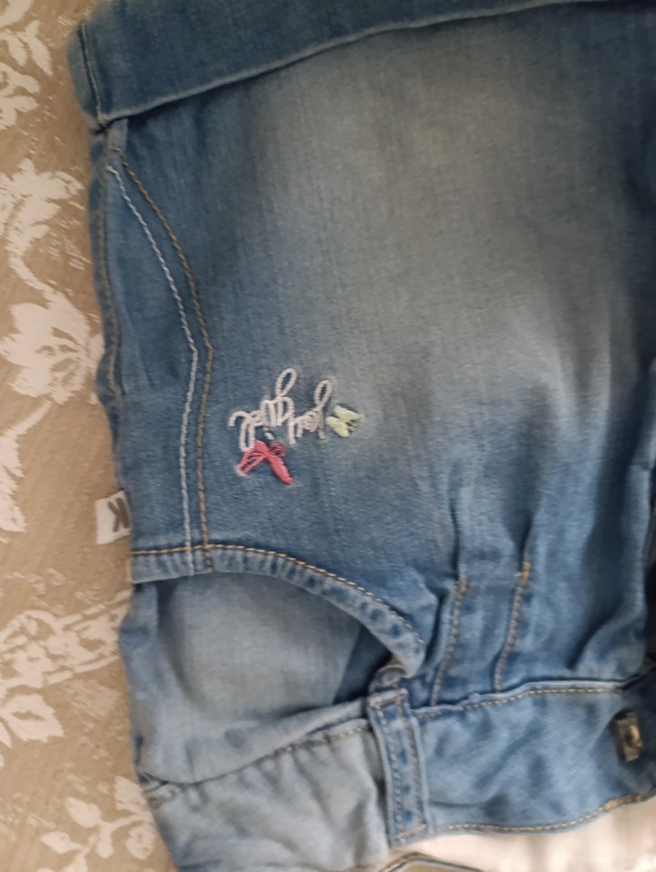 Nakışlı Gri Denim Düğmeli Kız Şortu - Görsel 2