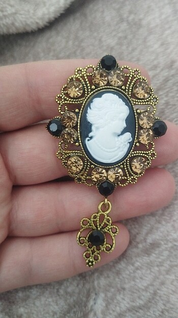 Vintage sallantılı Cameo broş siyah