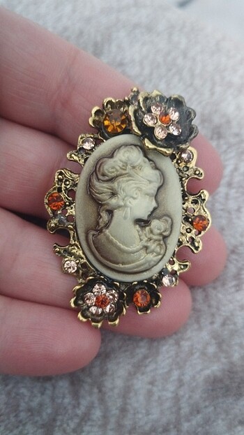 American Vintage Cameo broş 