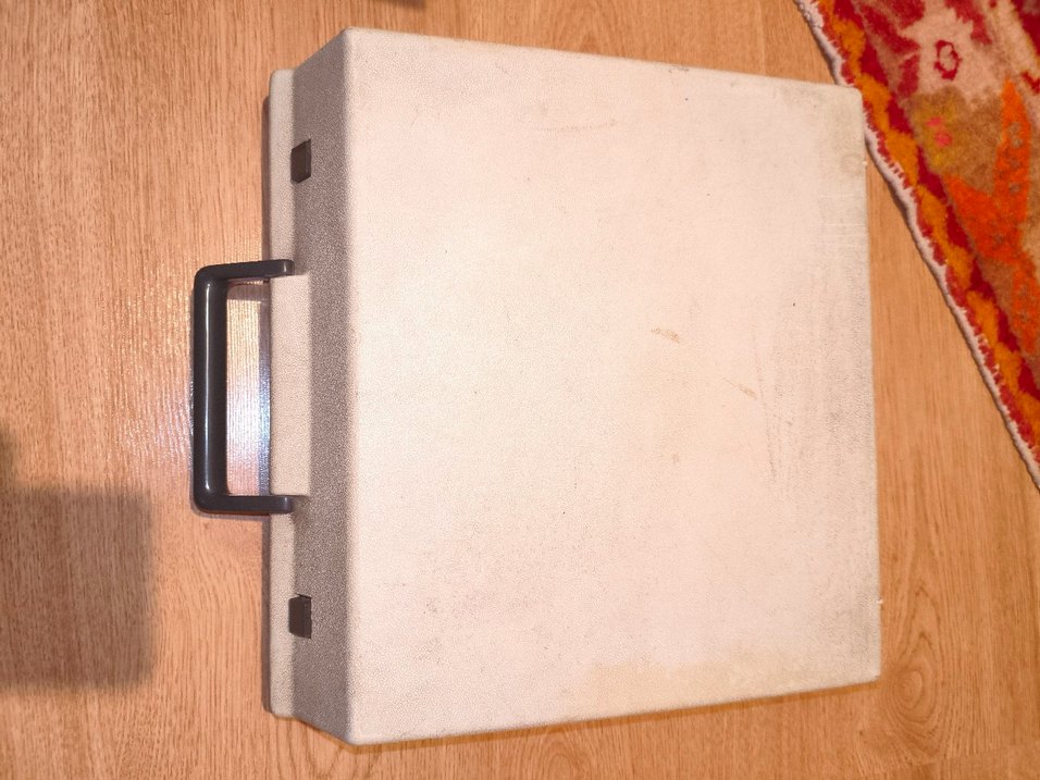 Orjinal sıfır ayarında Olympia Traveller de Luxe Daktilo - Görsel 2