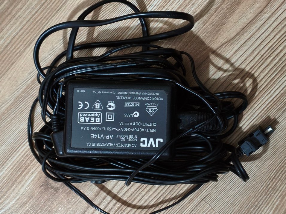 JVC AP-V14E Adaptör Şarj Cihazı Bej - Görsel 2