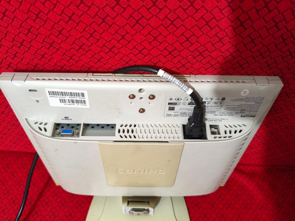 Beyaz Philips Monitör 15 inç - Görsel 4