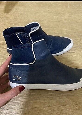 Lacoste bot