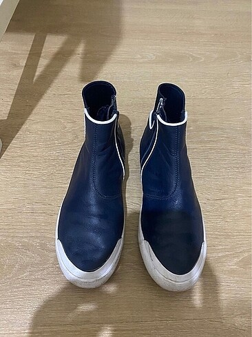 37 Beden Lacoste bot