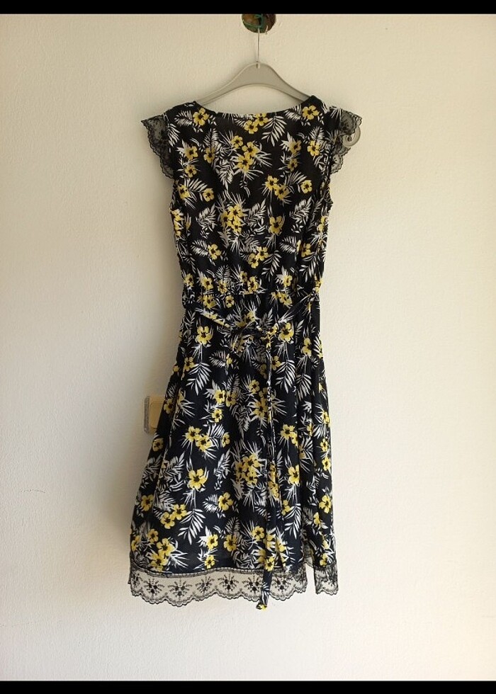 Çiçekli elbise  - Görsel 4