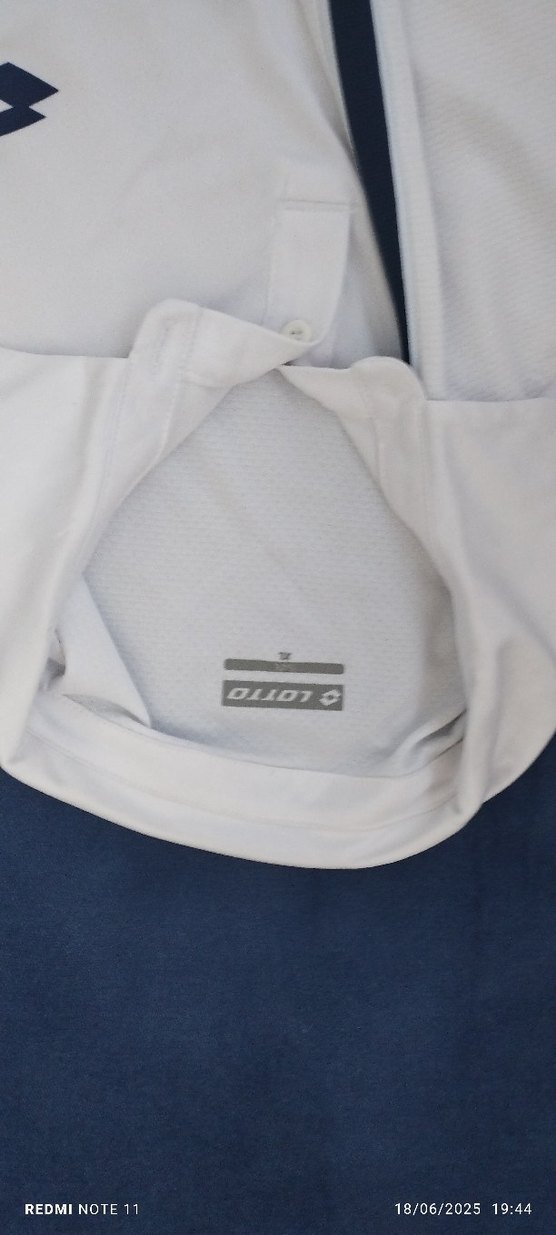 Erkek Beyaz V Yaka Kısa Kollu Polo Tişört - Görsel 3