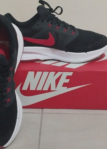 Nike Erkek Kırmızı Koşu ve Antrenman Ayakkabısı