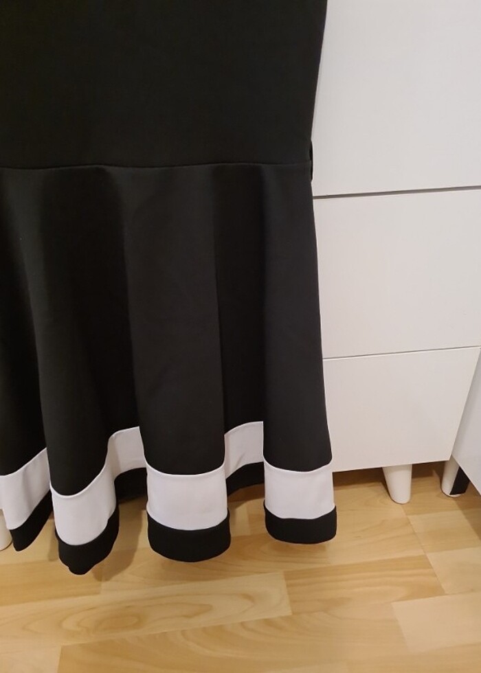 Siyah Beyaz Elbise - Görsel 3