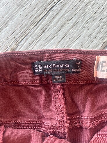 34 Beden Bershka mini şort