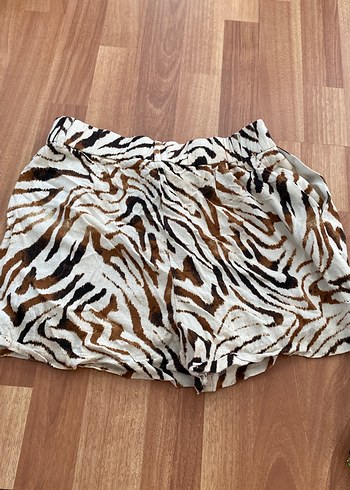 Stradivarius Kahverengi Zebra Desenli Kadın Mini Şort