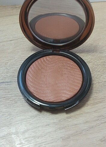  Beden Make up forever bronzer 