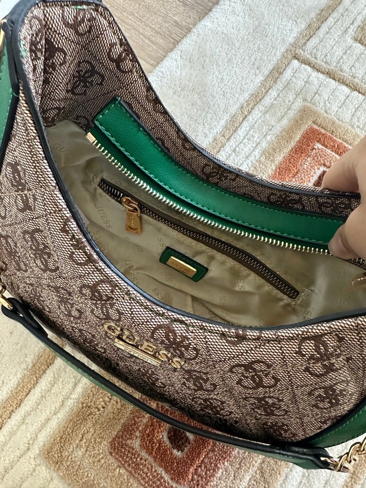 Guess Zincir Detaylı Yılan Desenli Kadın Çanta - Görsel 3