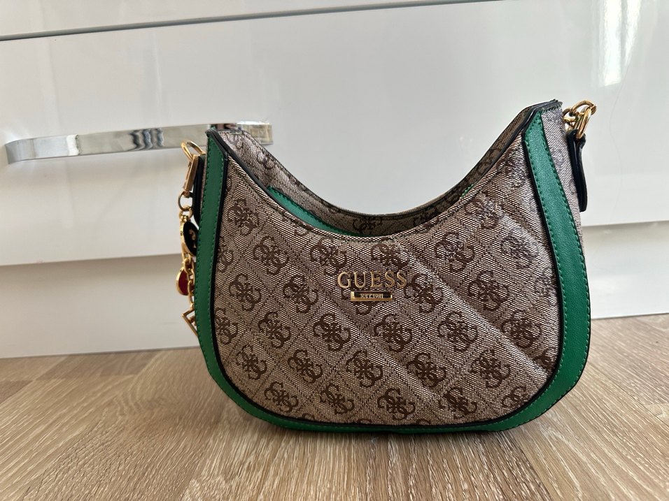 Guess Zincir Detaylı Yılan Desenli Kadın Çanta - Görsel 2