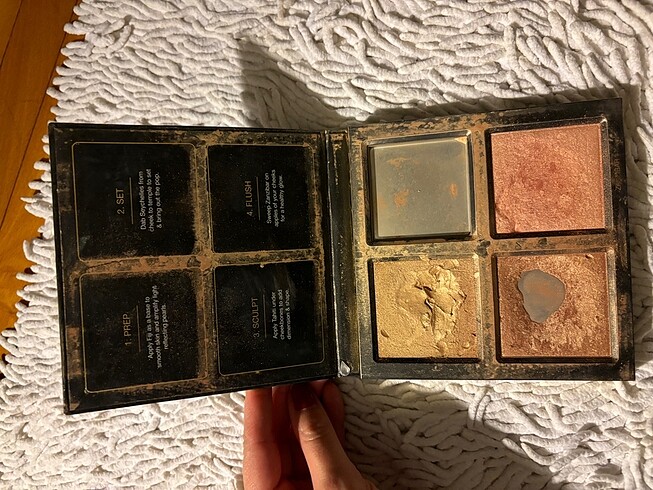 Huda Beauty Huda beauty highlighter paleti
