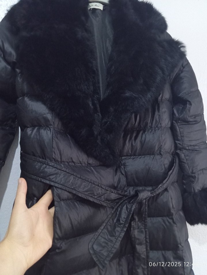 Kürk Detaylı Siyah Uzun Kadın Kışlık Mont - Görsel 3