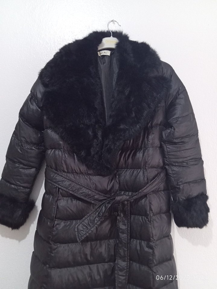 Kürk Detaylı Siyah Uzun Kadın Kışlık Mont - Görsel 2