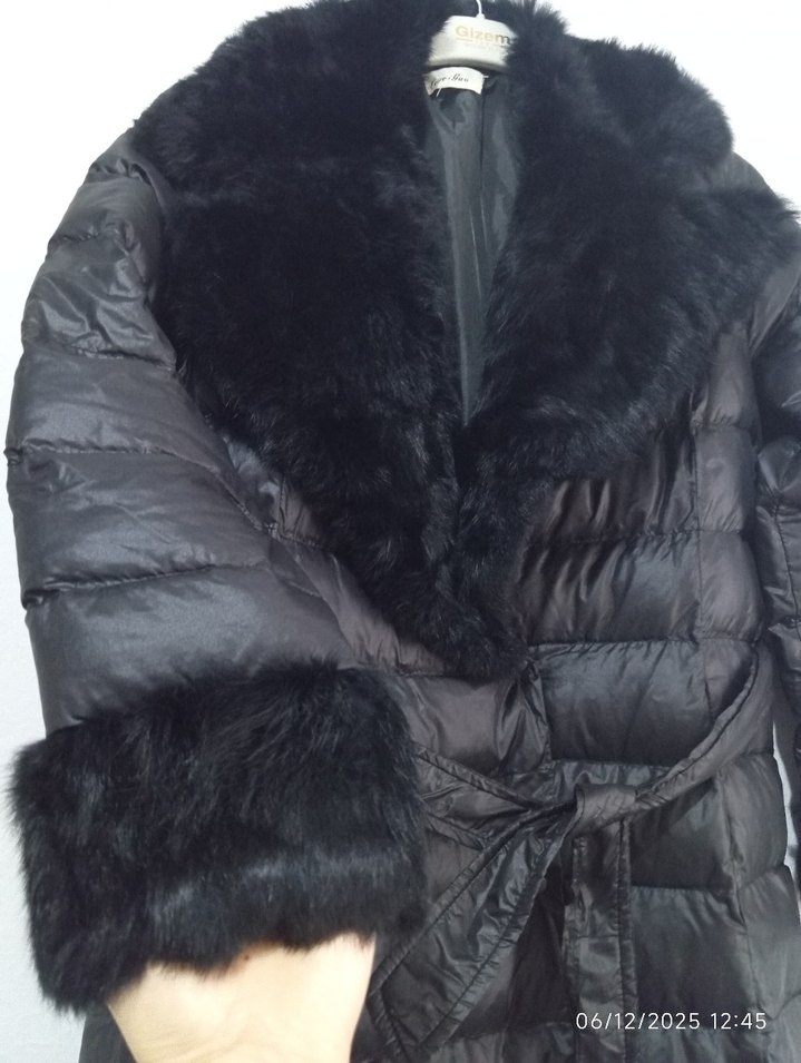 Kürk Detaylı Siyah Uzun Kadın Kışlık Mont - Görsel 4